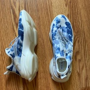 Steve Madden Tie-Dye Tennis shoes